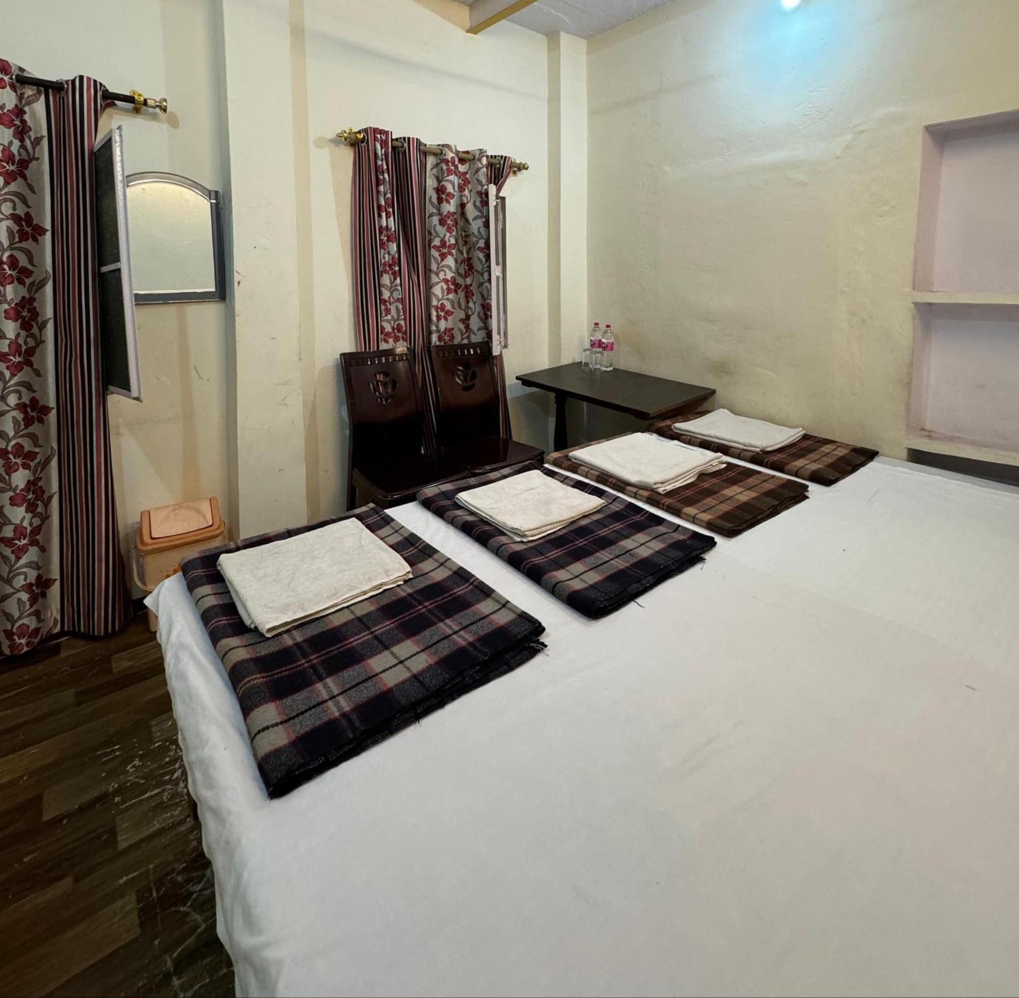 The Golden Lodge Varanasi Eksteriør bilde