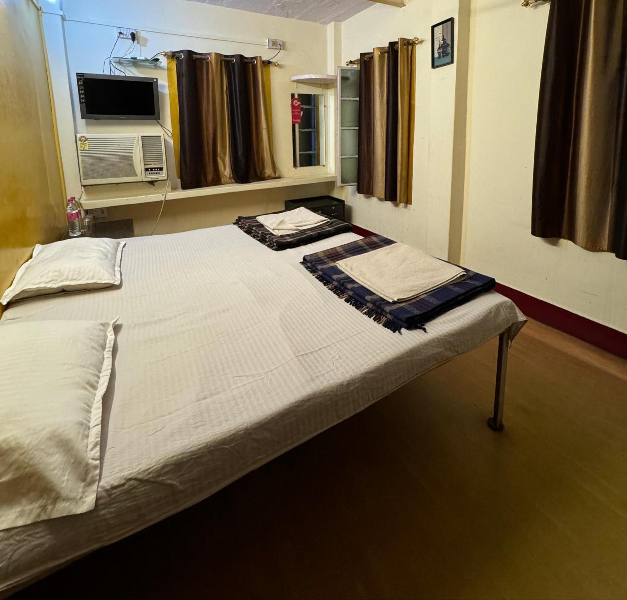 The Golden Lodge Varanasi Eksteriør bilde