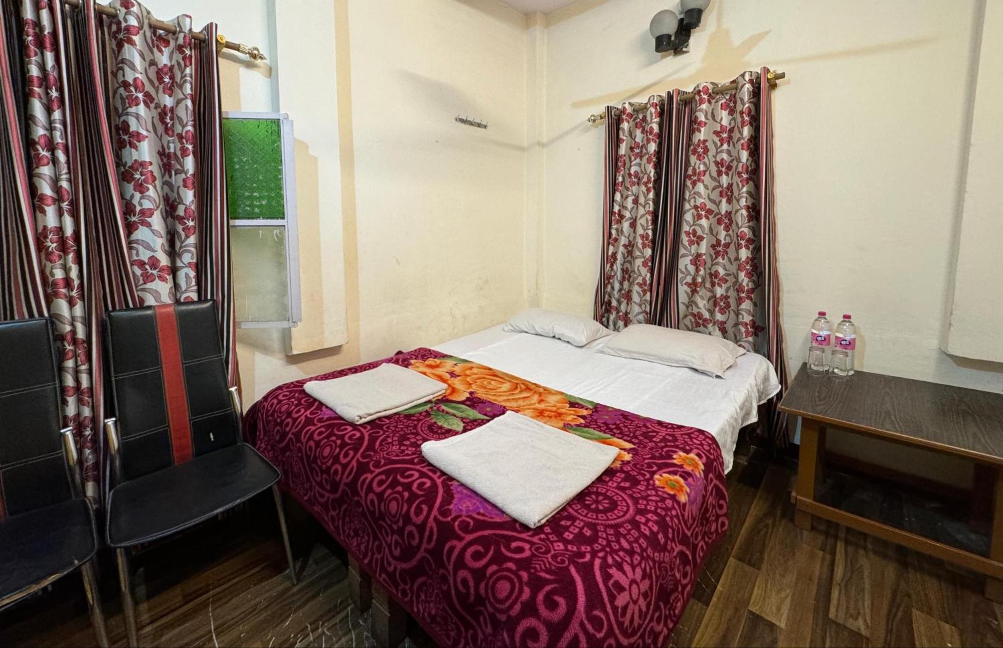 The Golden Lodge Varanasi Eksteriør bilde