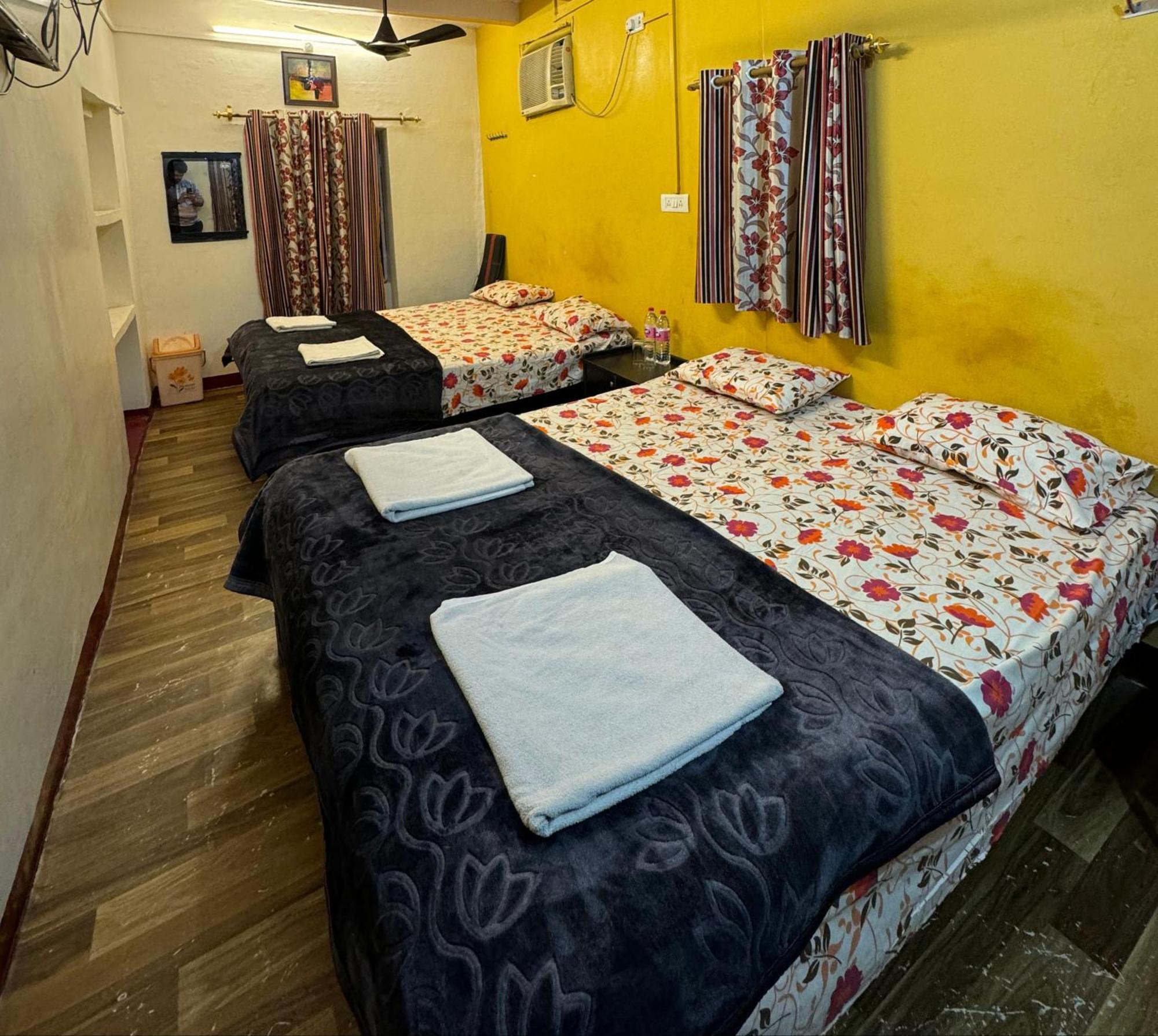The Golden Lodge Varanasi Eksteriør bilde