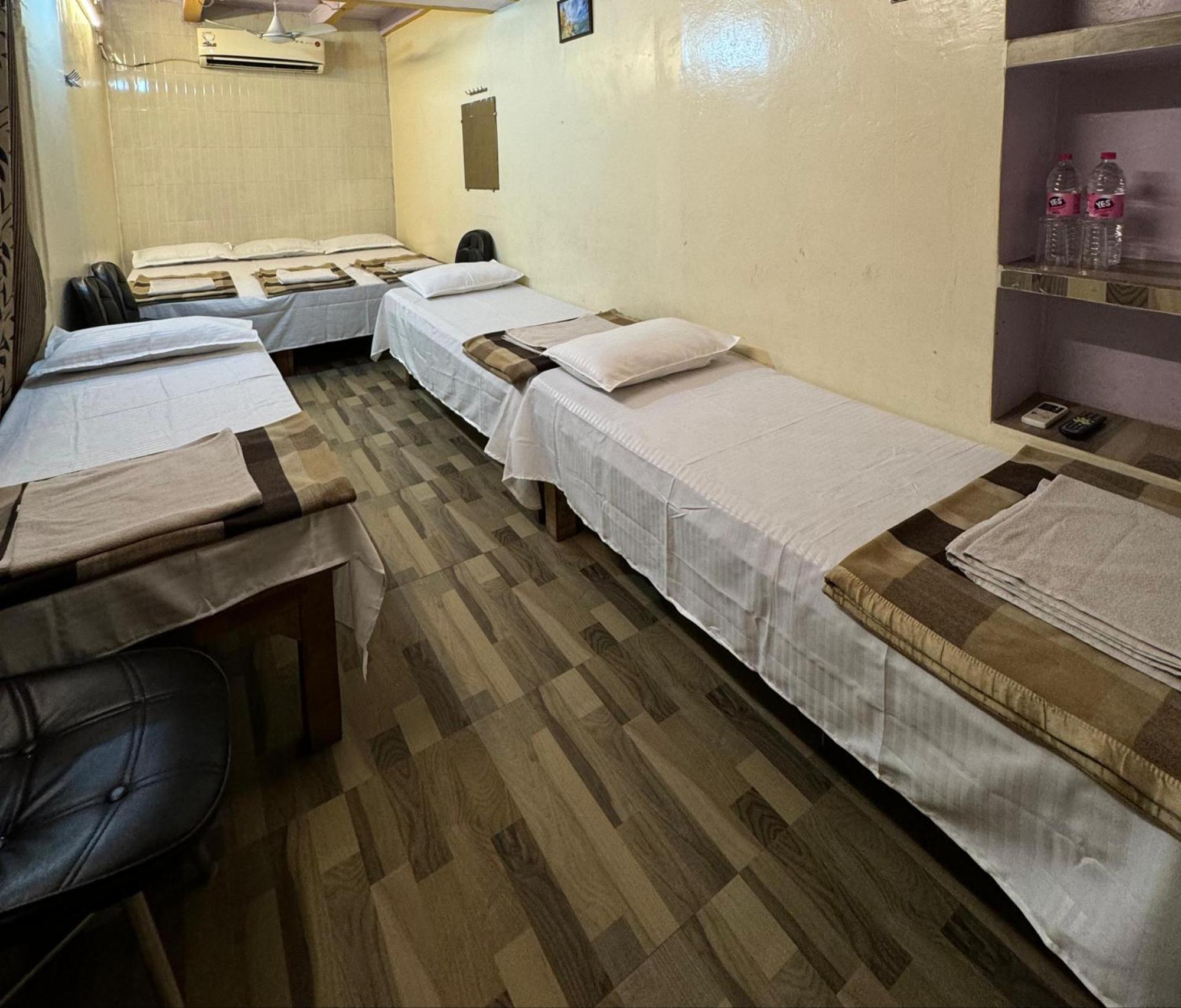 The Golden Lodge Varanasi Eksteriør bilde